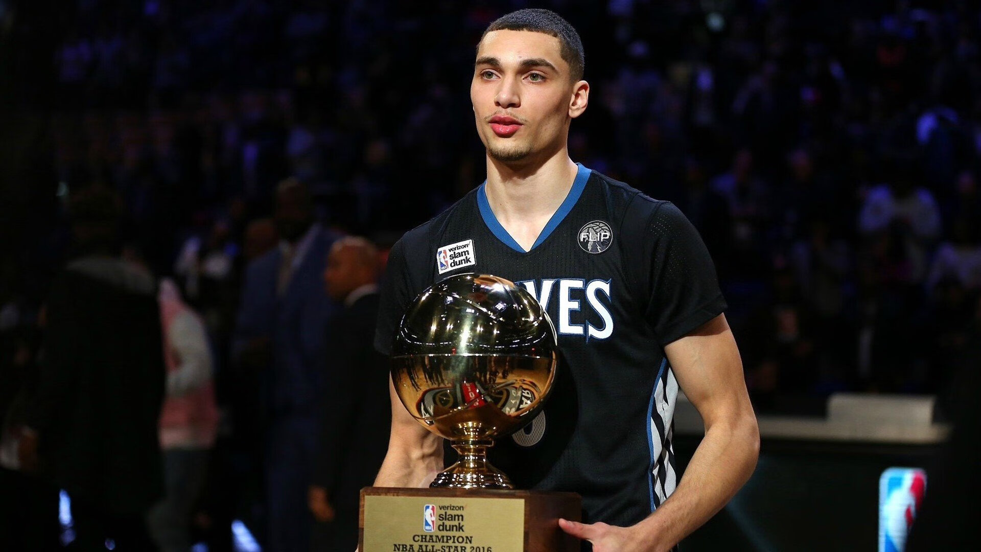 公牛前锋接受电视专访分享赛场故事，公牛以前的中锋