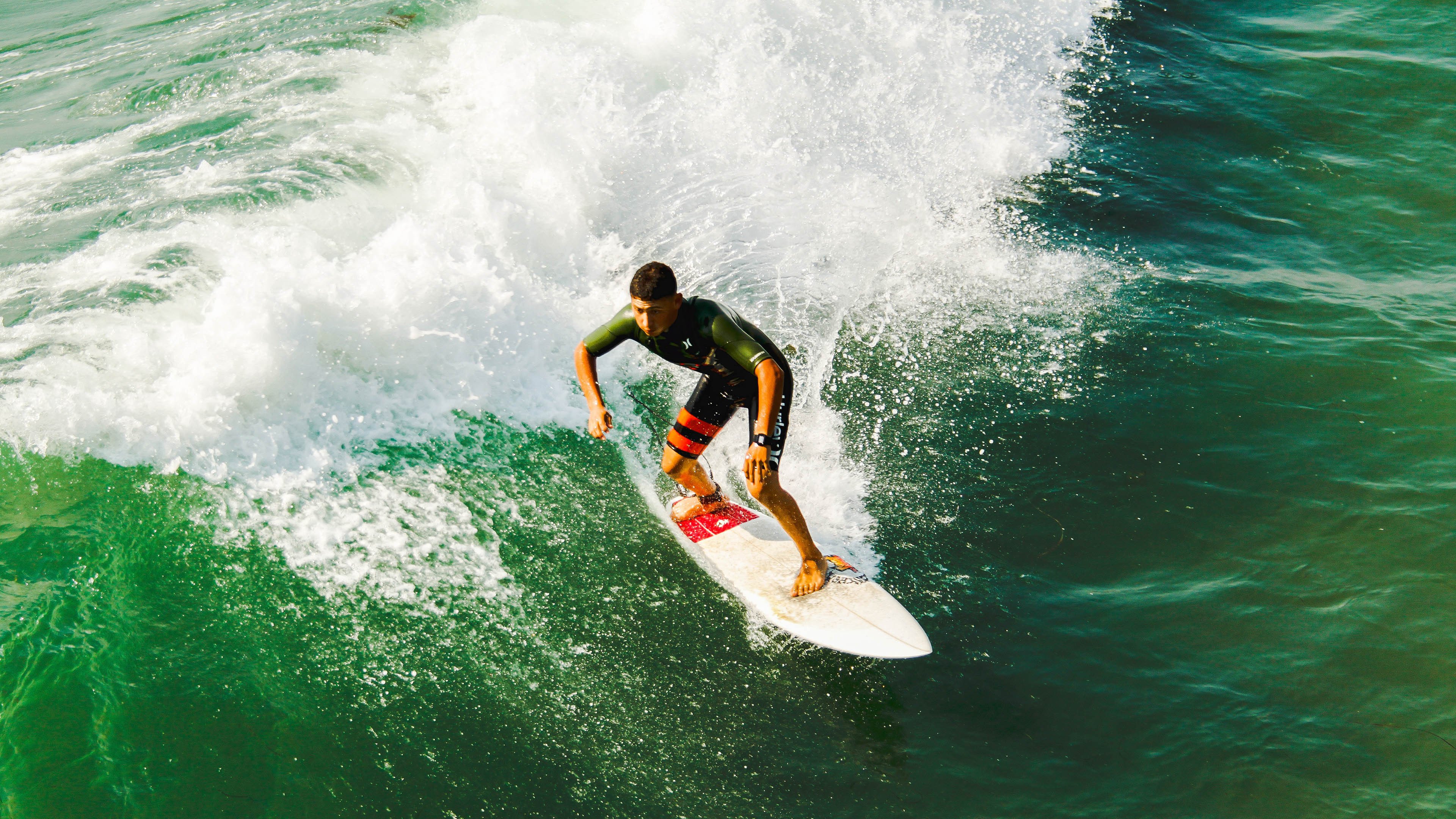 荷兰双人跳水组合发挥亮眼，荷兰跳水运动员