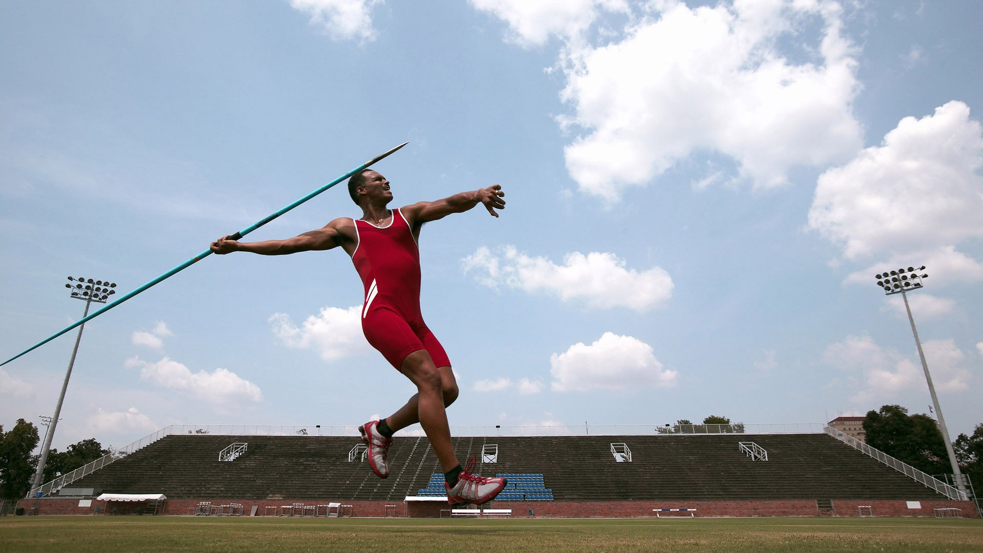 袋鼠队在橄榄球冠军锦标赛中的反击战术令人印象深刻，袋鼠大战拳击手